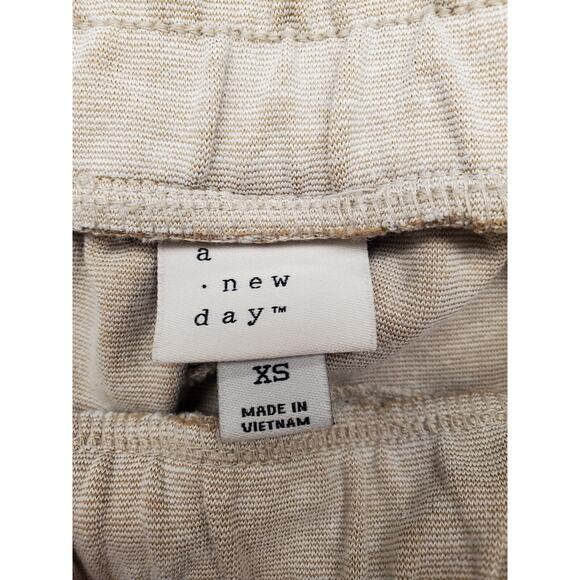 Women's a new day Khaki Colored Pleated Crop Sweatpants | Size XS - Picture 7 of 8